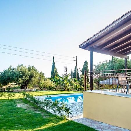Villa Irida Afrato Exteriör bild