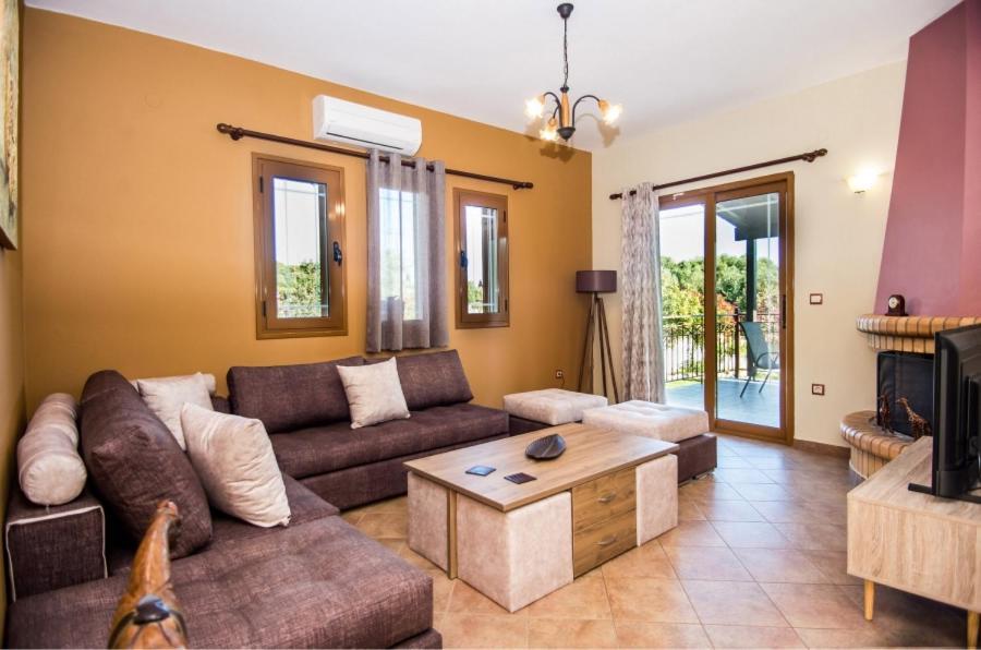 Villa Irida Afrato Exteriör bild