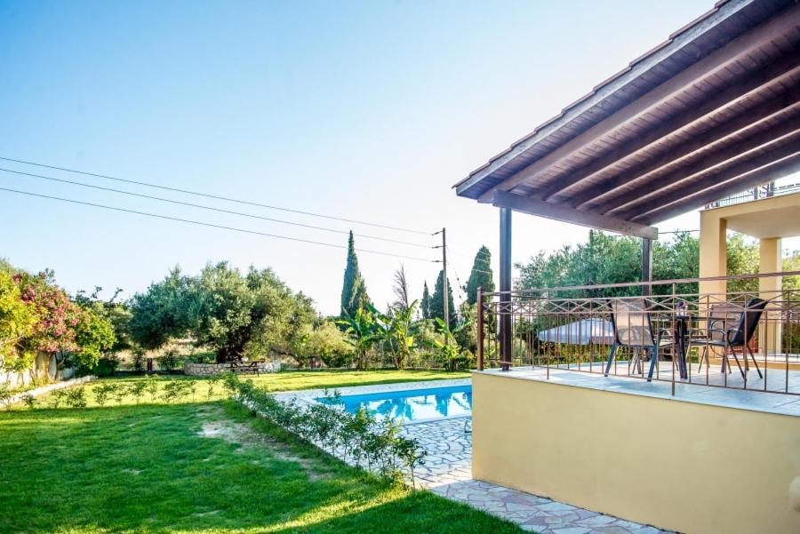 Villa Irida Afrato Exteriör bild