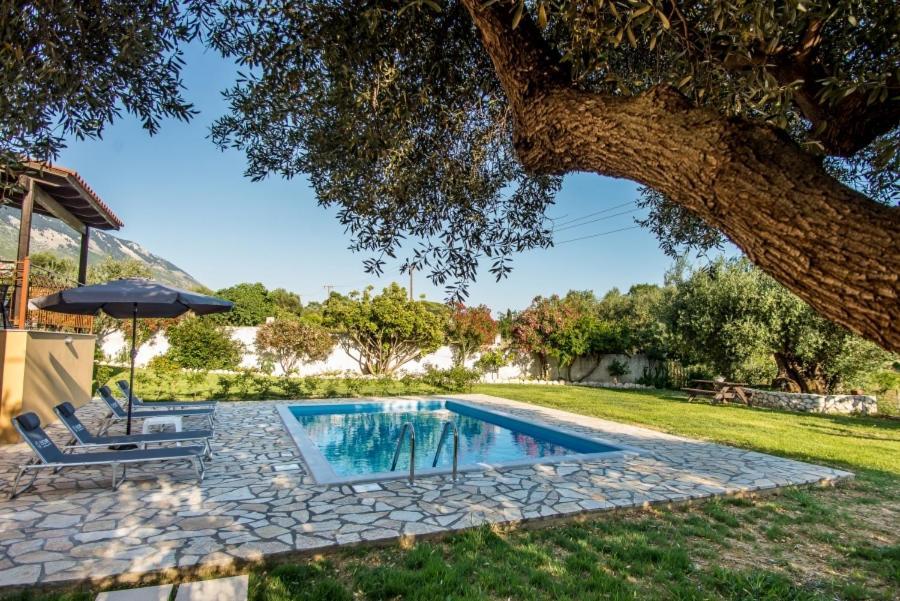 Villa Irida Afrato Exteriör bild