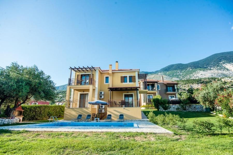 Villa Irida Afrato Exteriör bild